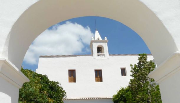 La peculiar Iglesia de Sant Miquel de Balansat